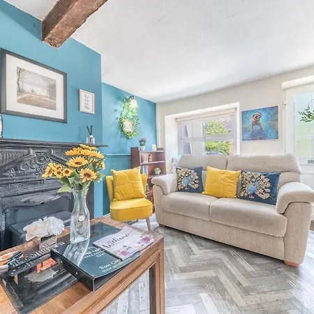 Charming Cottage, District Holiday home